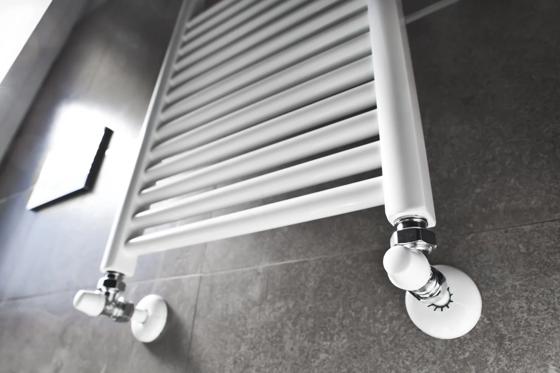 Wall-mounted heated towel rail